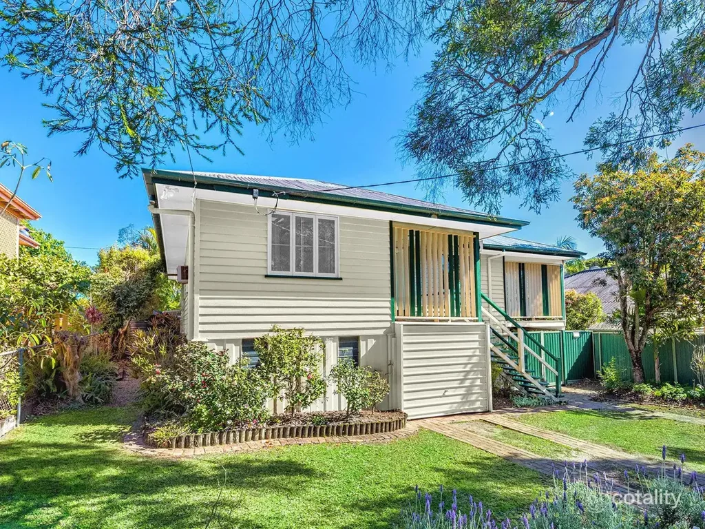 Spacious Family Home with Large Entertaining Deck in a Prime Cannon Hill Location