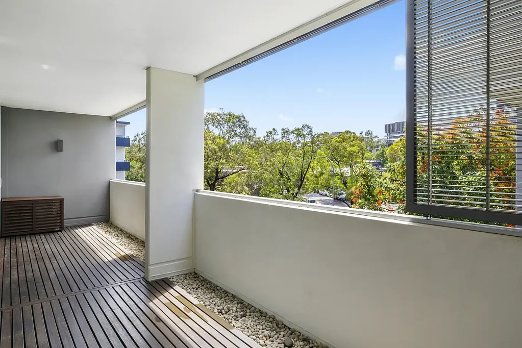 Stunning Two Bedroom Apartment with Parking