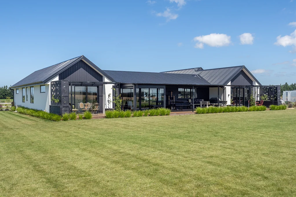 Huntingdon 4 Bedroom Modern lifestyle masterpiece- 2 ha 