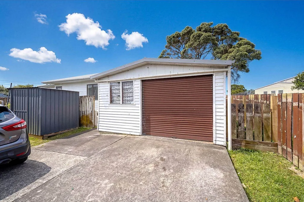 One Bedroom Flat with potential in Prime Glend...