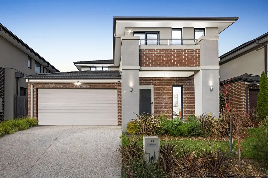 Wantirna South 5ห้องนอน Spacious Family Living with Dual Master Accommodation in Harcrest Estate