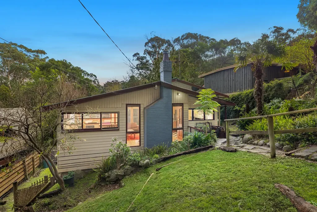 11 Gordon Avenue, Tecoma, VIC 3160