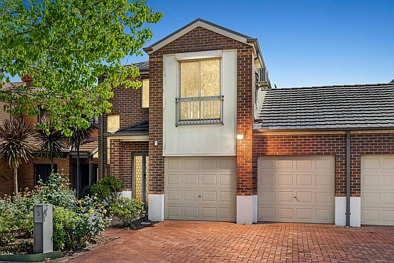 Cranbourne 3कमरा Elegant Two-Storey Townhouse with Double Garage