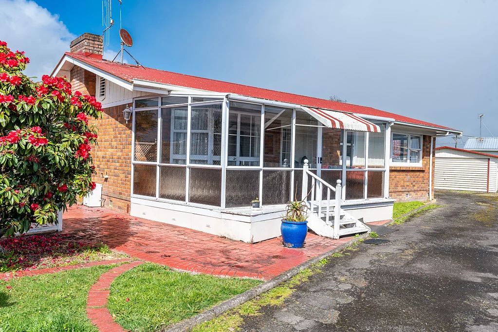 Fairview Downs 3침실 Brick home! A solid Great Opportunity!