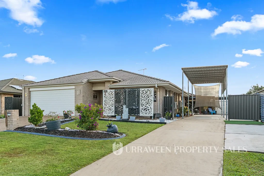 Urraween 4ਬੈੱਡਰੂਮ 4 BED + 2 LIVING + 2 CAR GARAGE + RV CARPORT | QUIET CUL-DE-SAC POSITION
Stylish, Spacious and Ready to Impress