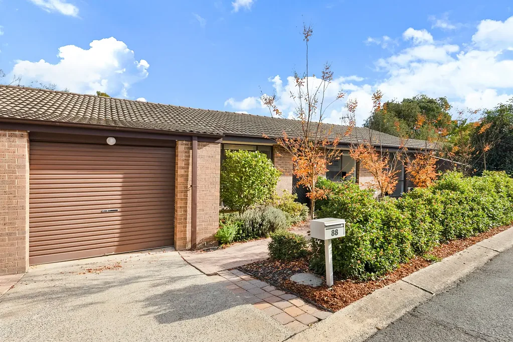 Cook 3બેડરૂમ Renovated, Single-Level Townhouse Framed by Nature