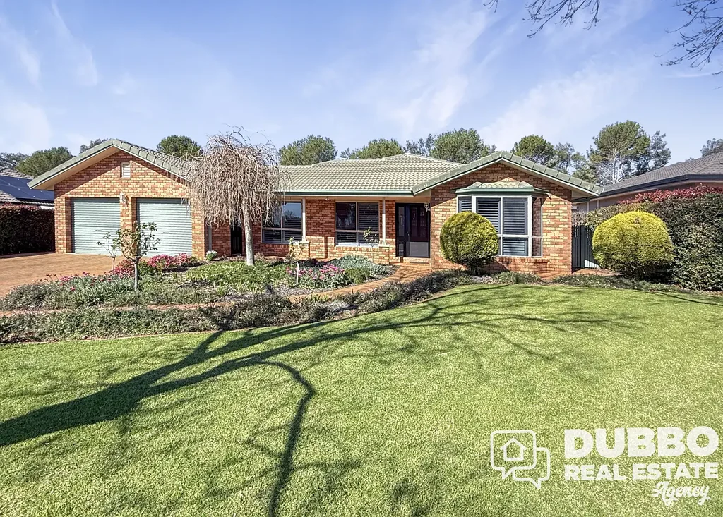 Dubbo 4Phòng ngủ Spacious Family Living with Golf Course Access