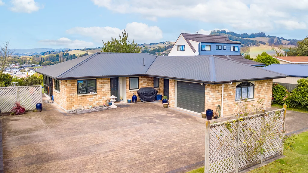 Taumarunui 2Kwarto Low Maintenance Brick Home With Amazing Views!