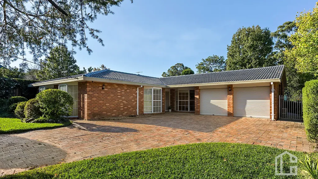 Springwood 3房 步行近校 1050平地块 现代厨房 双车库 家人娱乐区 太阳能供电 A Place to Truly Call Home in a Premium Springwood Pocket - View by appointment.
