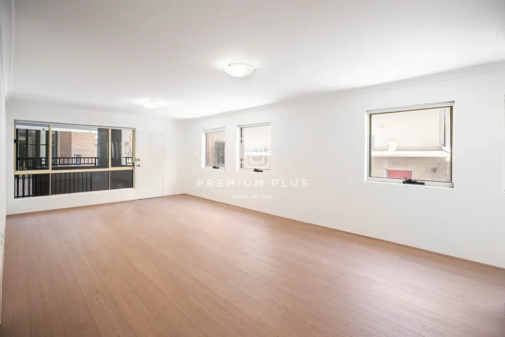 Expansive Living, Fresh Interiors & Private Entry in a great location