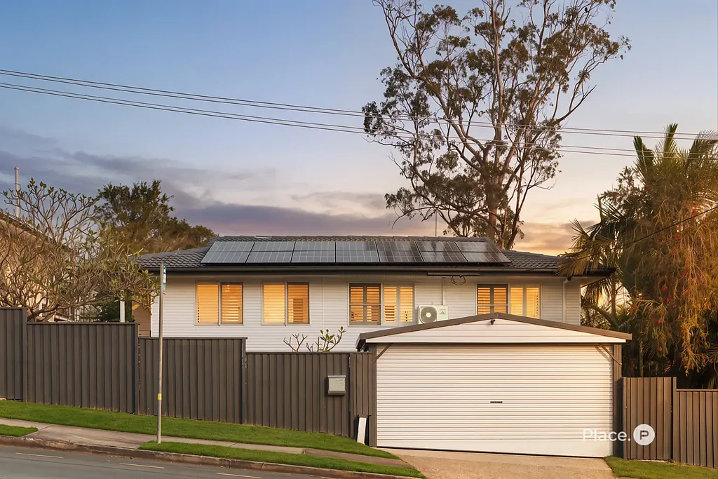Ferny Hills 3Kwarto Elevated family living with views, space and versatility