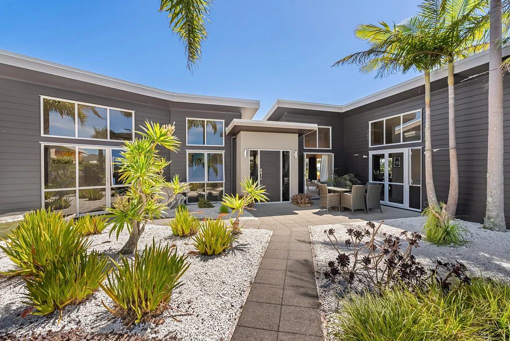 One Tree Point 3房  Luxury Coastal Living Overlooking the Fairway