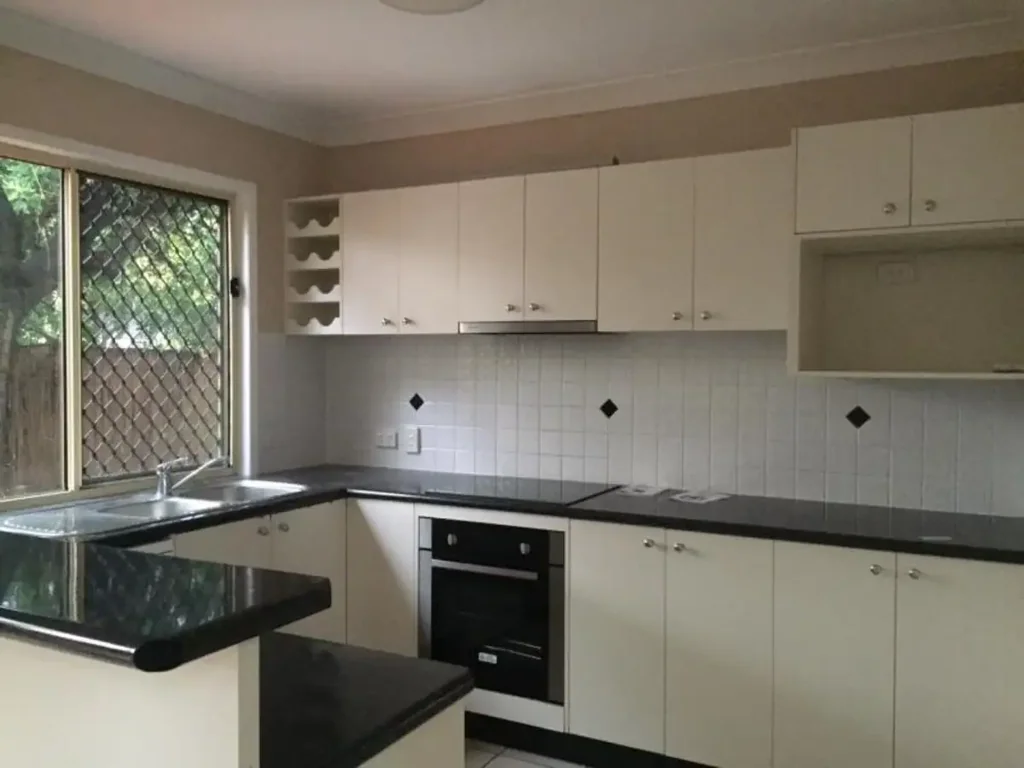 WELL PRESENTED AIR CONDITIONED 2 LEVEL LIVING IN CONVENIENT CHERMSIDE LOCATION