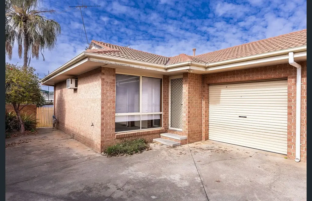 2 Bedroom East Albury Townhouse