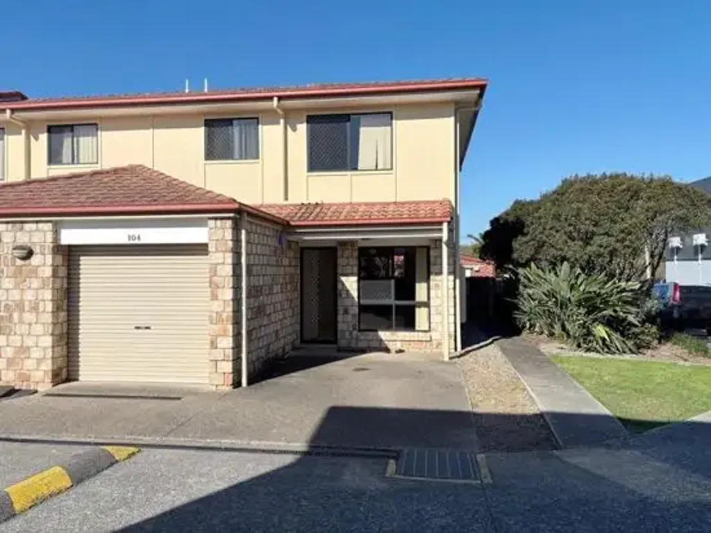 Waterford West 2 Bedroom First in the Complex, Private & Modern - 2-Bed Townhouse
