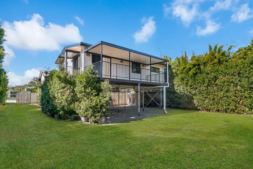 Neat & Tidy 2-Bedroom Rear Duplex