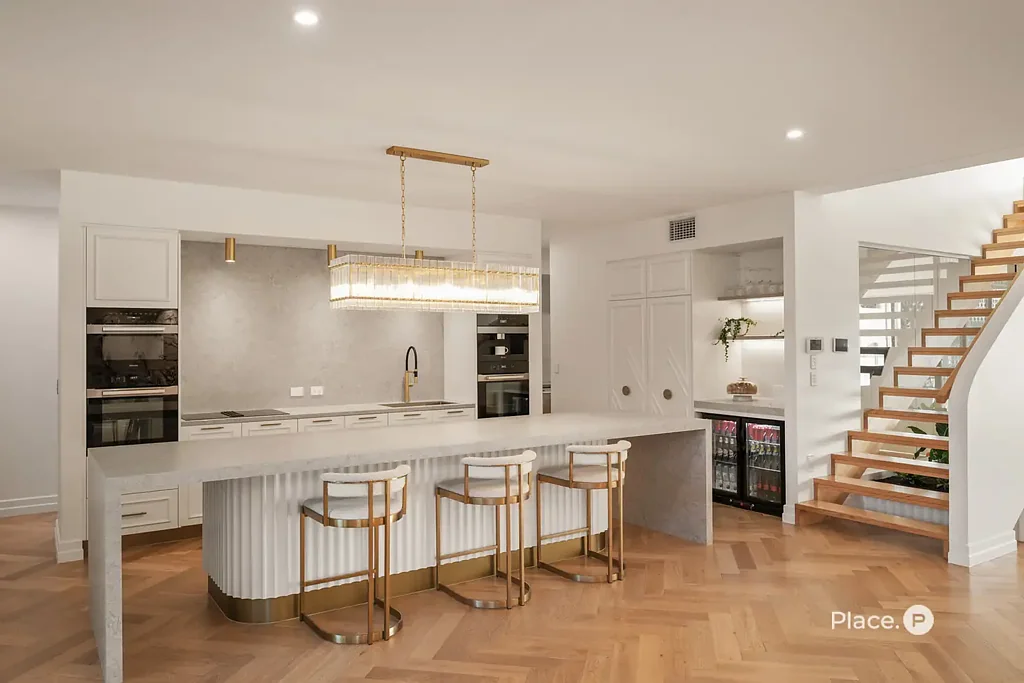 Balmoral 6ਬੈੱਡਰੂਮ Every once in a while a house comes along that is truly something special.