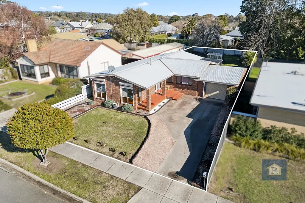Colac 4 Bedroom Unlock the Potential on Pitt Street...