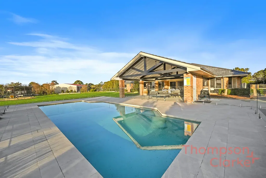 Louth Park 5房  The Ultimate Family Haven on Prized Acreage