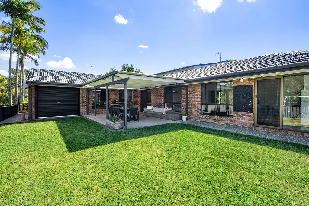 Robina 5房  EXCEPTIONAL VALUE WITH GENUINE DUAL LIVING