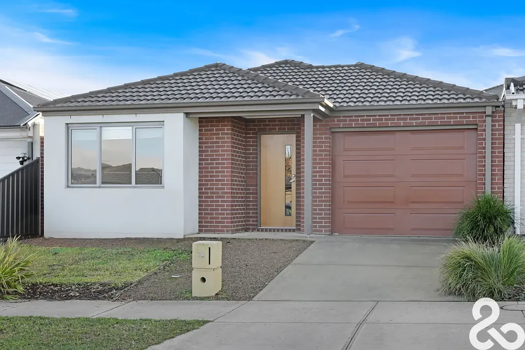 4 BEDROOM DELIGHT!