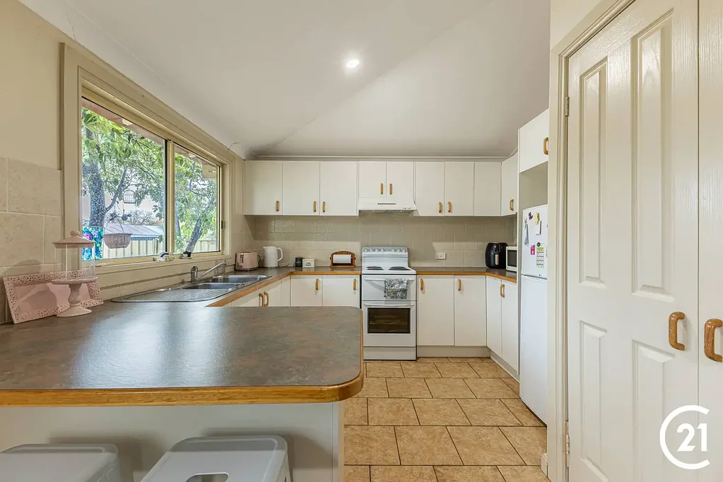 Forbes 3 Bedroom Century21 Central West Parkes and Forbes - 6852 3793