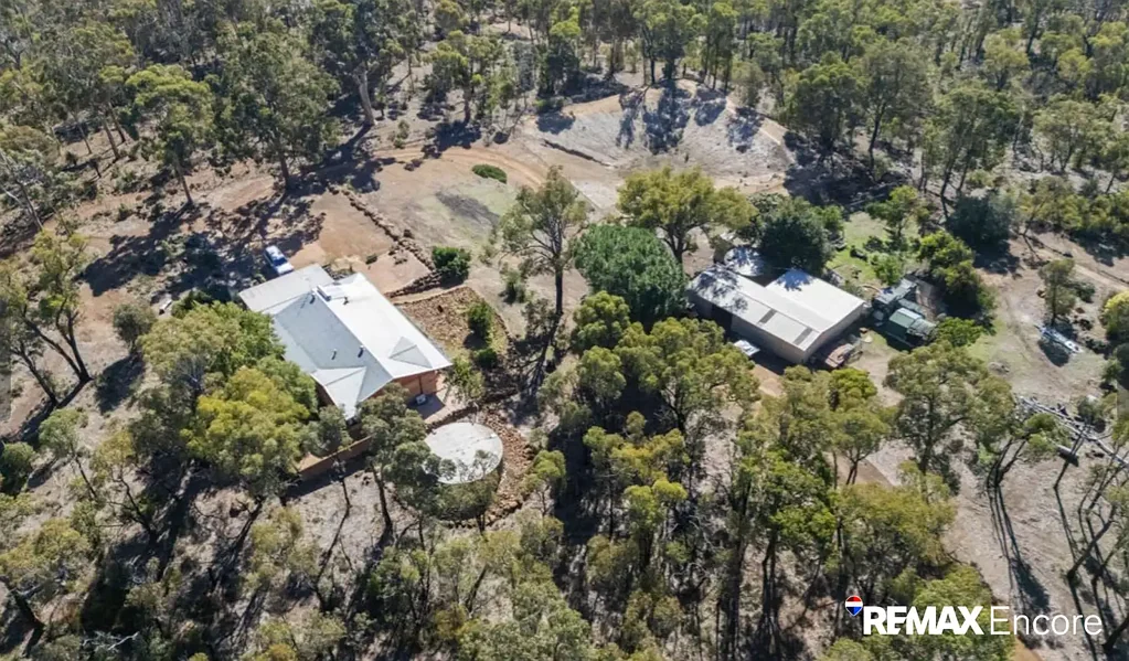 Rammed Earth Lifestyle Property on 6 Acres - Gidgegannup