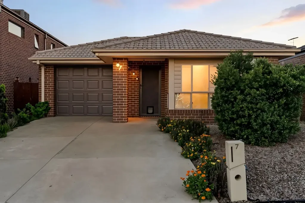 Point Cook 3chambre Modern Comfort & Low Maintenance Living in a Prime Point Cook Location!