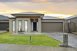 252 Saltwater Promenade, Point Cook