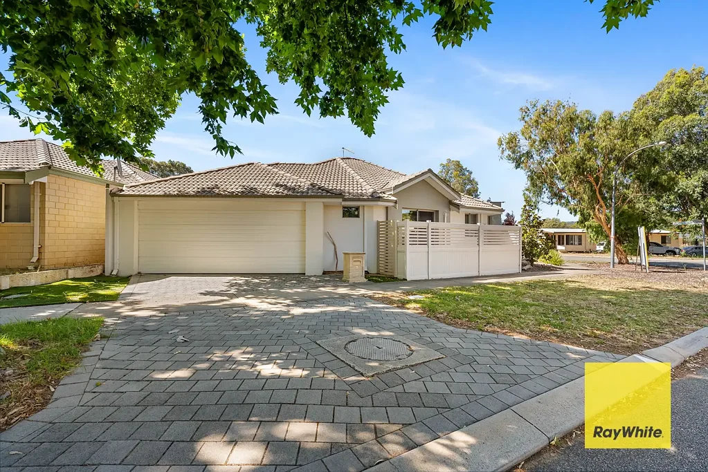 2 Mackinnon Street, Kelmscott, WA 6111
