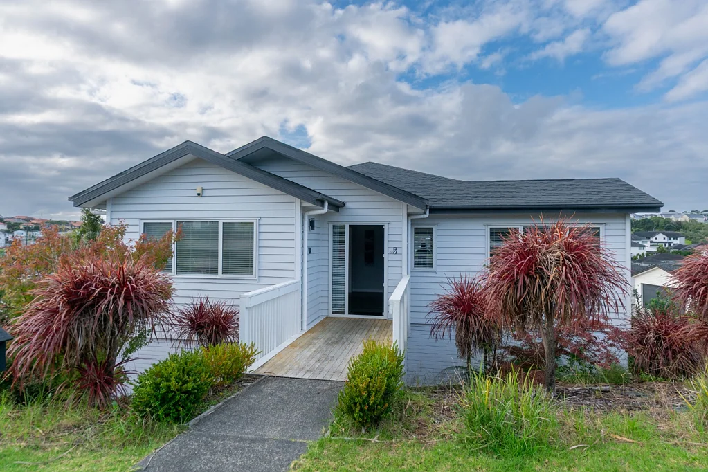 Stunning Upmarket 5-Bedroom Family Home in Gulf Harbour
