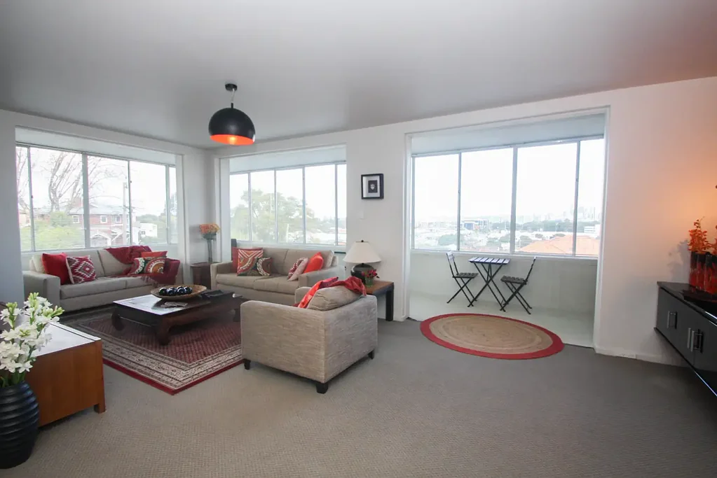 STYLISH APARTMENT WITH PANORAMIC VIEWS