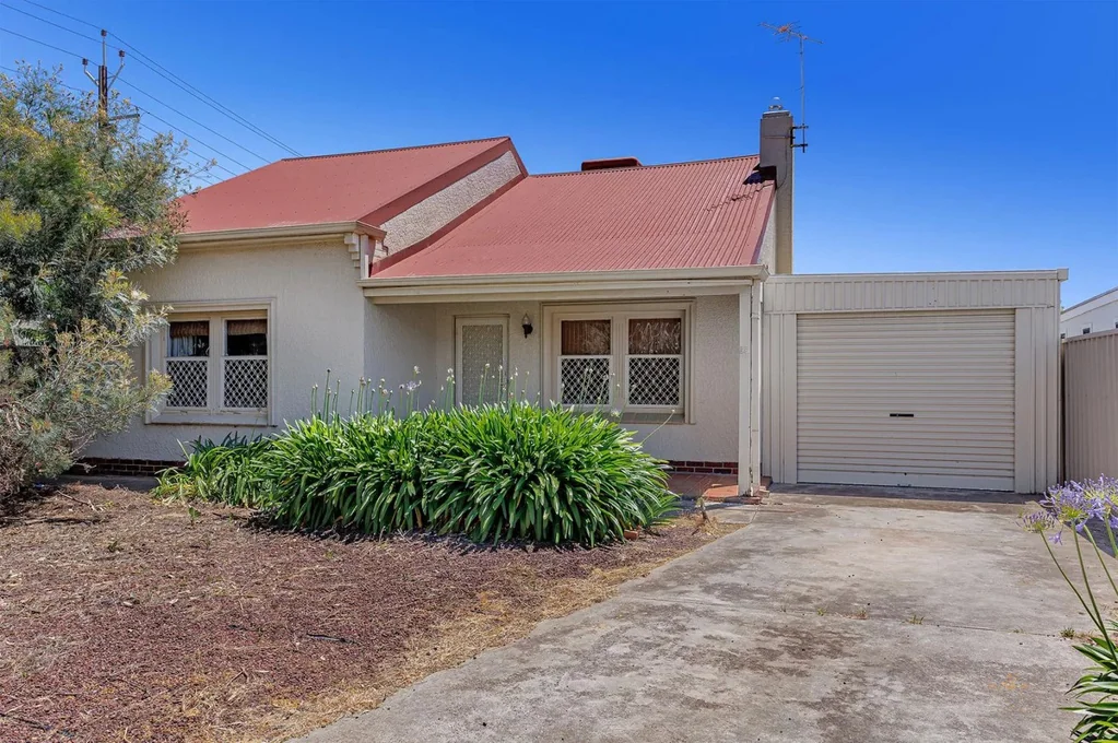 Charming 1950's Home Close to the City and the Beach!