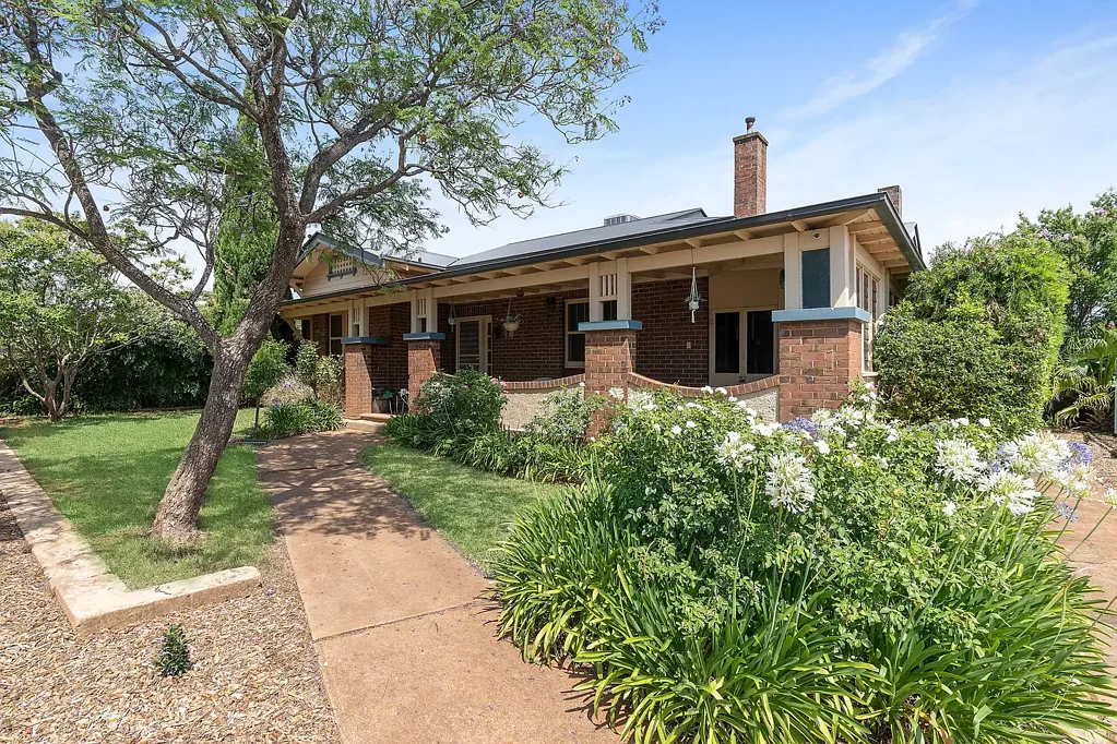 Temora 5 Bedroom Double Brick Character Home with Flexible Floorplan