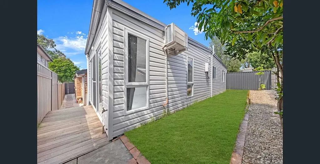 Modern Two-Bedroom Granny Flat in a Prime Location