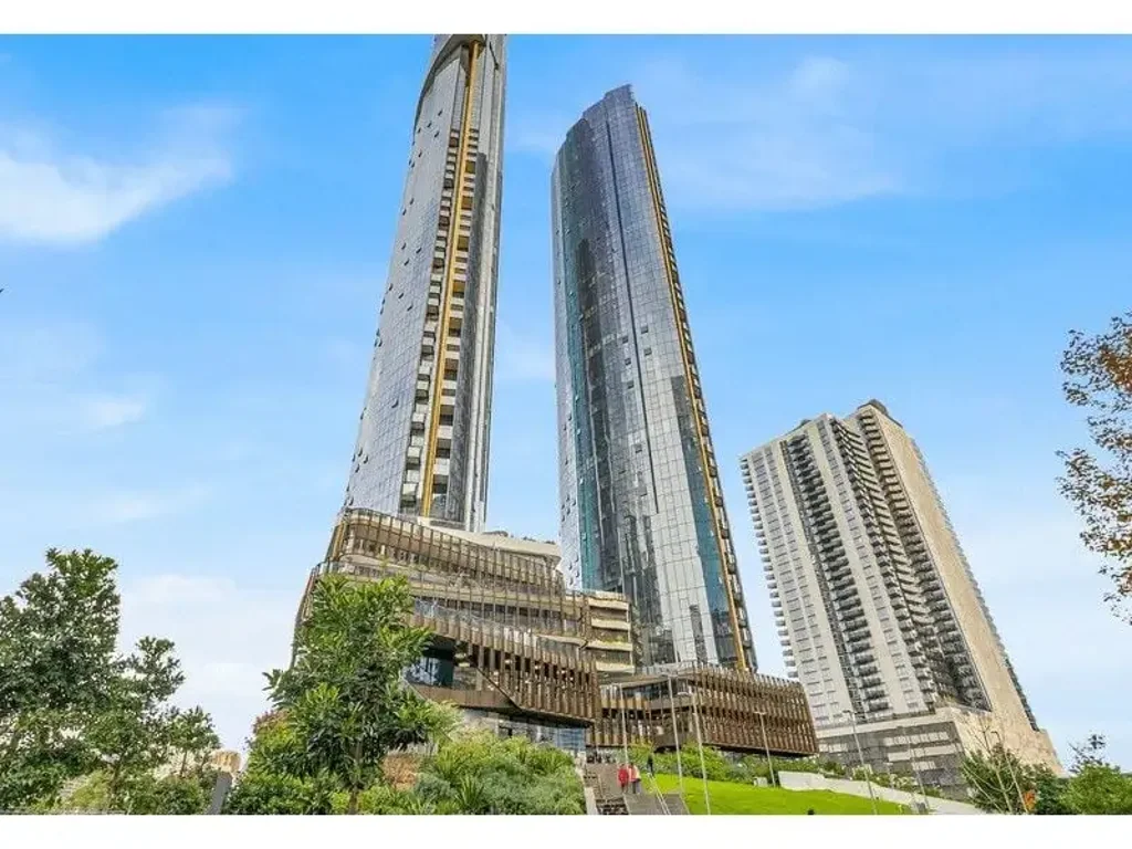Modern 2-Bedroom Apartment in Prime Melbourne Square Location with Premium Facilities