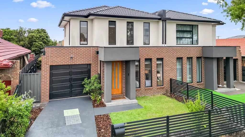 Springvale 4 Bedroom Luxury Townhome - 4 bedrooms, Dual living zones & 30 Squares approx. in Prime Springvale
