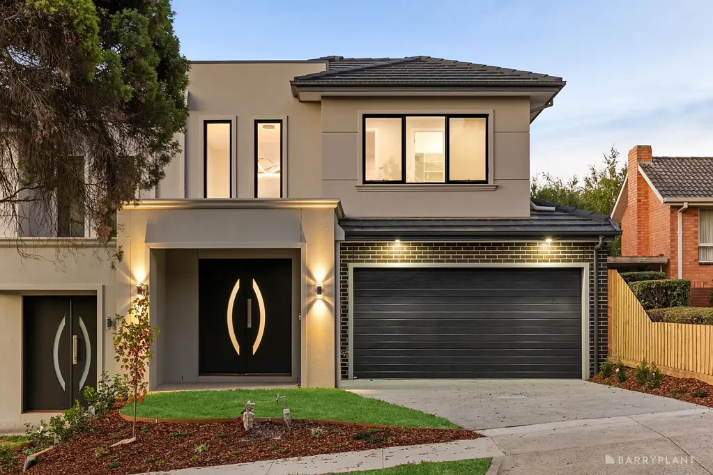 Templestowe Lower 4房 全新现代联排别墅 宽敞两楼层设计 优质不锈钢电器 燃气灶 滑动门连接藤架 私密底楼卧室 步入式衣帽间 豪华主套房 全屋木地板 全年舒适温控 安全双车库 近公园步道 优质学区环绕 购物餐饮便利 通勤顺畅 Contemporary Brand-New Townhouse with Spacious Dual-Level Design