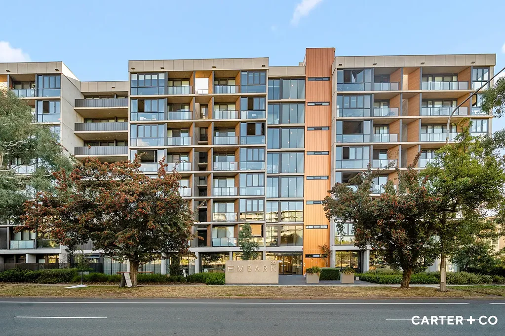 Lyneham 2房  Elevated Inner-North Luxury with Enormous Proportions