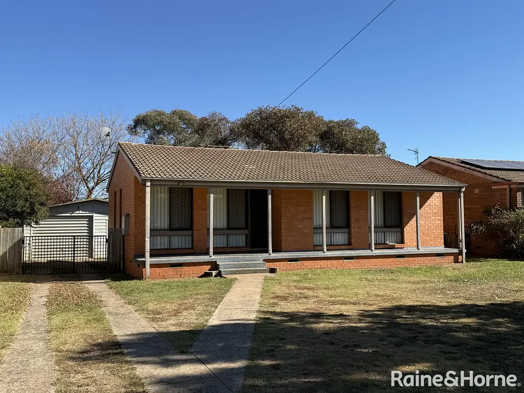Orange 3房  Affordable Brick & Tile Home - It Needs Renovating - Rental Range $ 420.00 per week