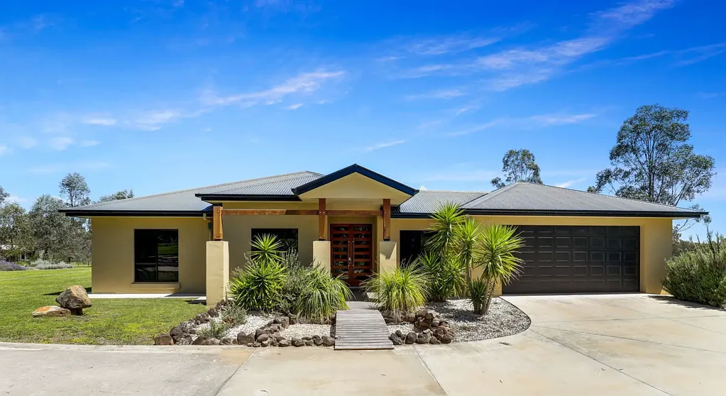 Rosenthal Heights 4 Bedroom Acreage lifestyle with luxury living on 12.24 Acres