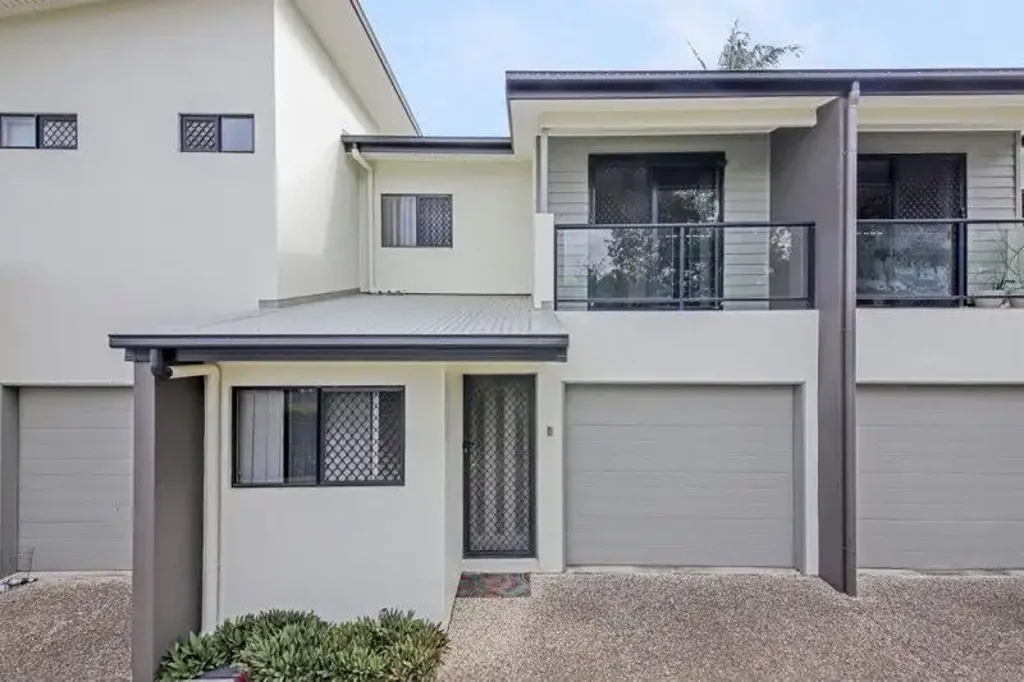 Spacious 3 bedroom Townhouse boasting Location!