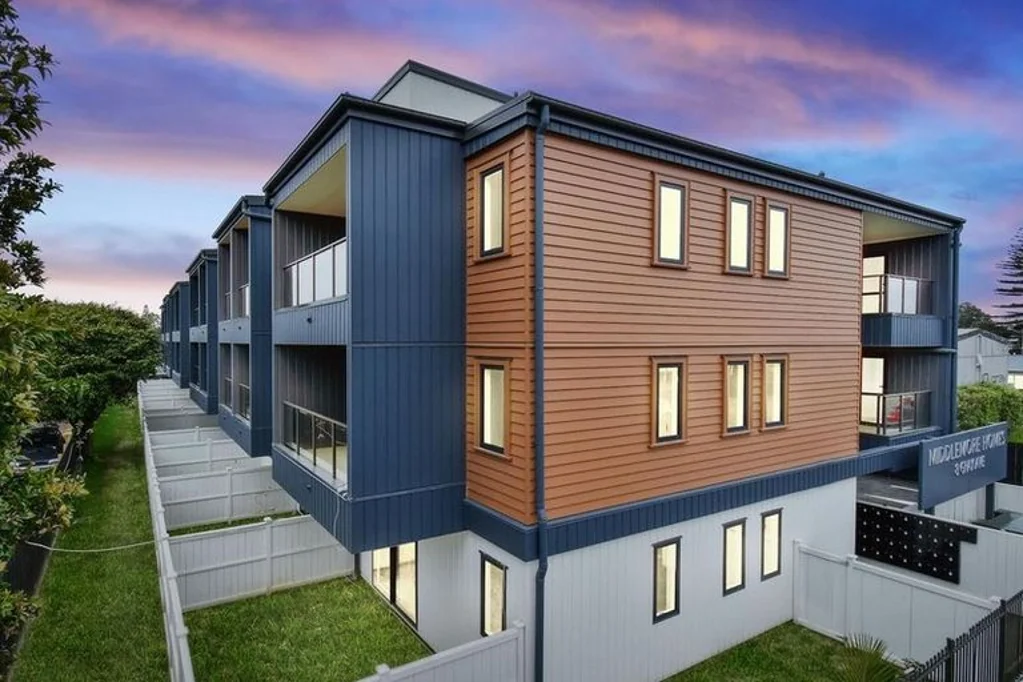 Mangere East 2房 精品公寓，带8㎡阳台+10年建筑质保，地段与机遇的完美碰撞！ Prime Location & Prime Opportunity