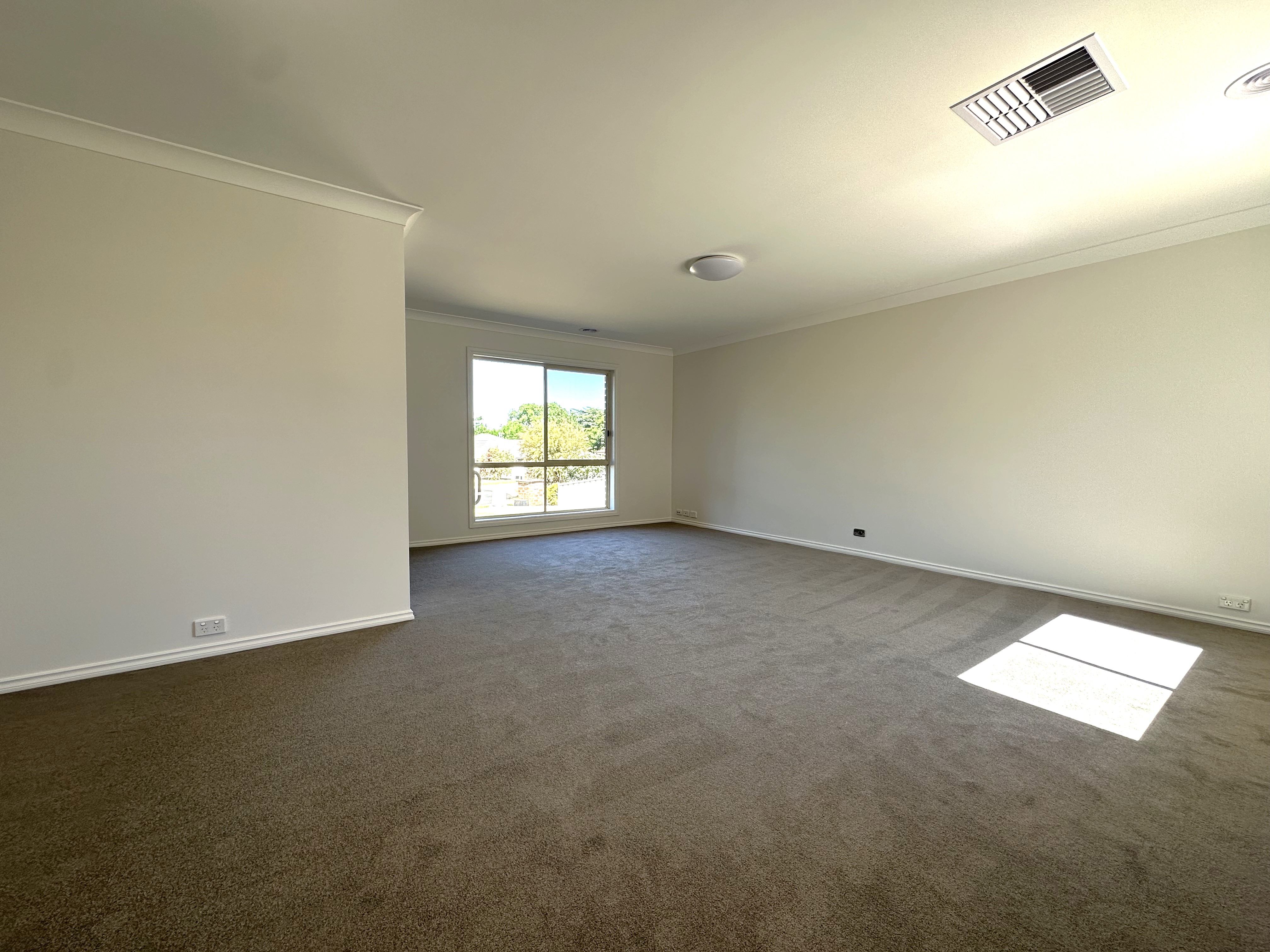 4 TWYNAM CT, YOUNG NSW 2594, 0 રૂમ, 0 બાથરૂમ, House