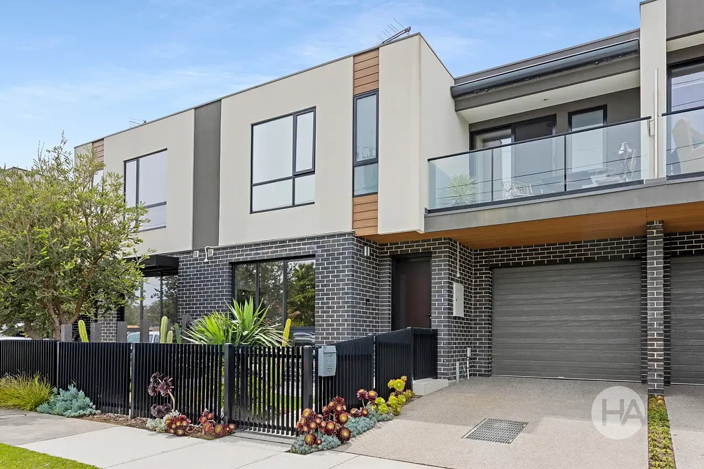 Frankston 3部屋 Cutting-Edge, Contemporary Townhouse in Prime Beachside Pocket