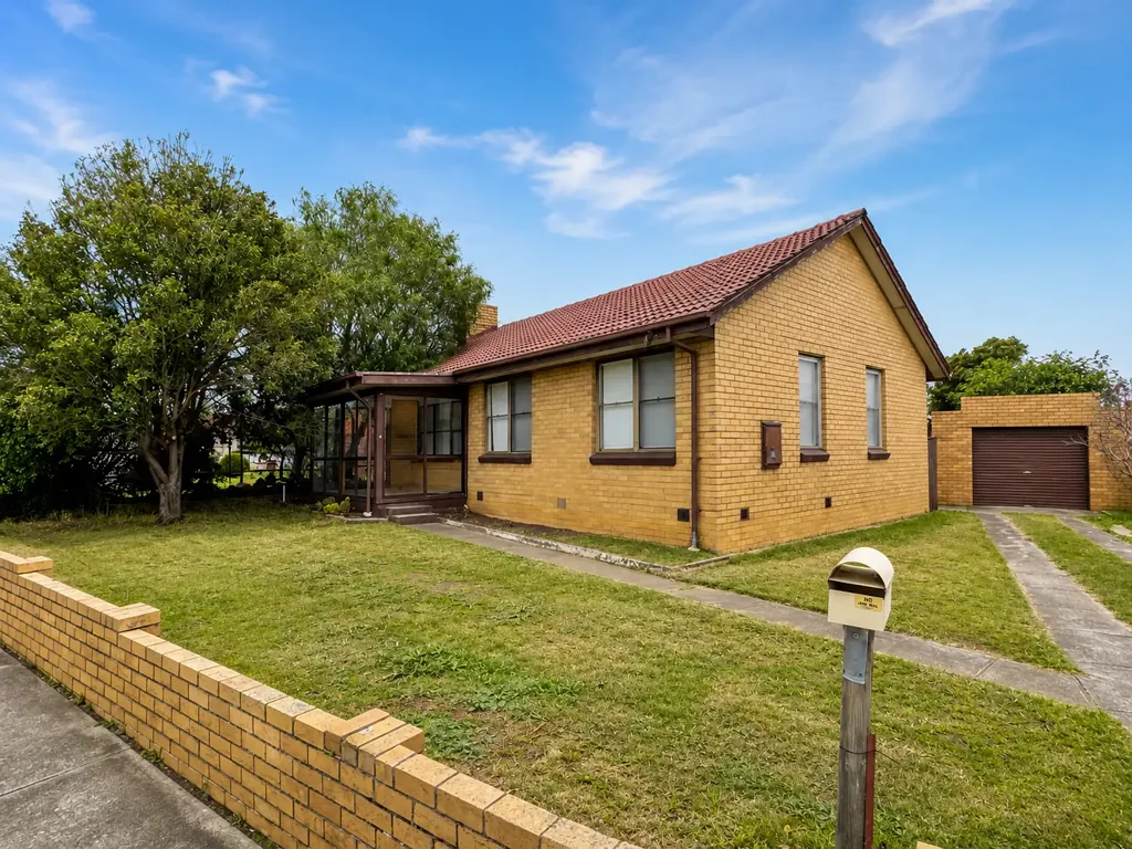 THREE BEDROOMS - GREAT LOCATION