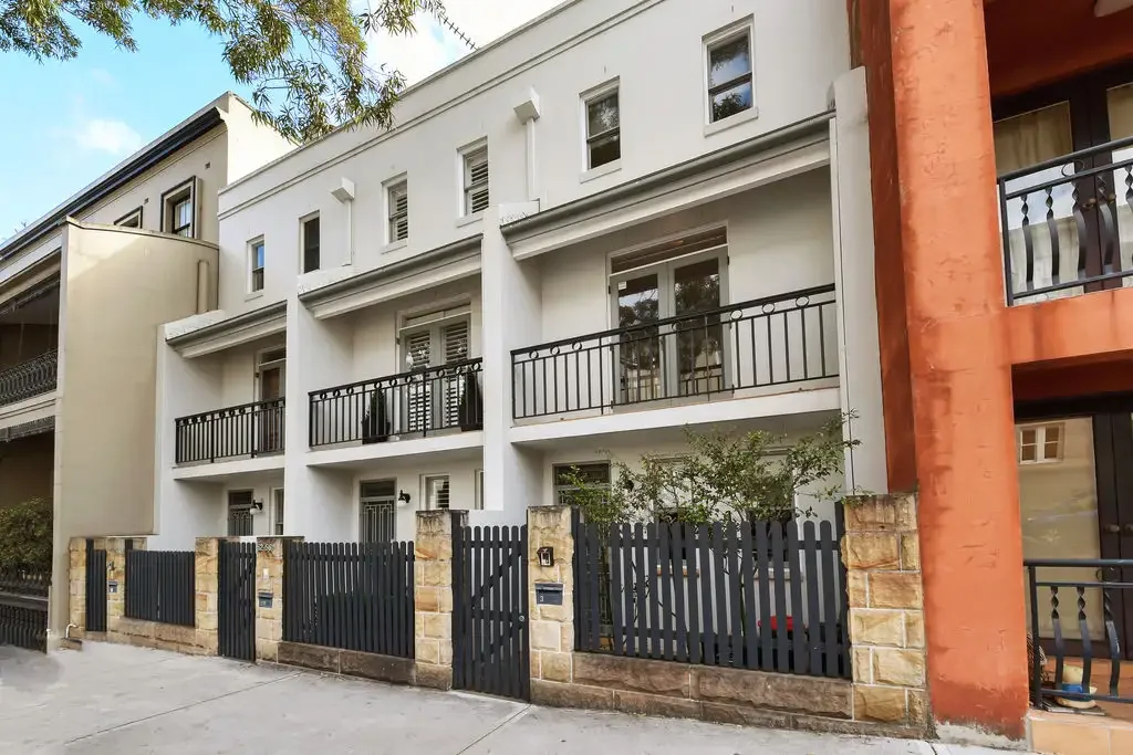 STYLISH 3 BEDROOM TERRACE IN PRIME LOCATION