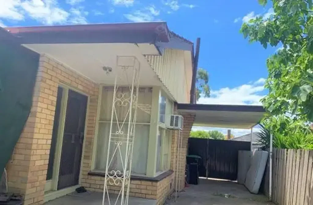 Prime Springvale Location - Walk to Everything!