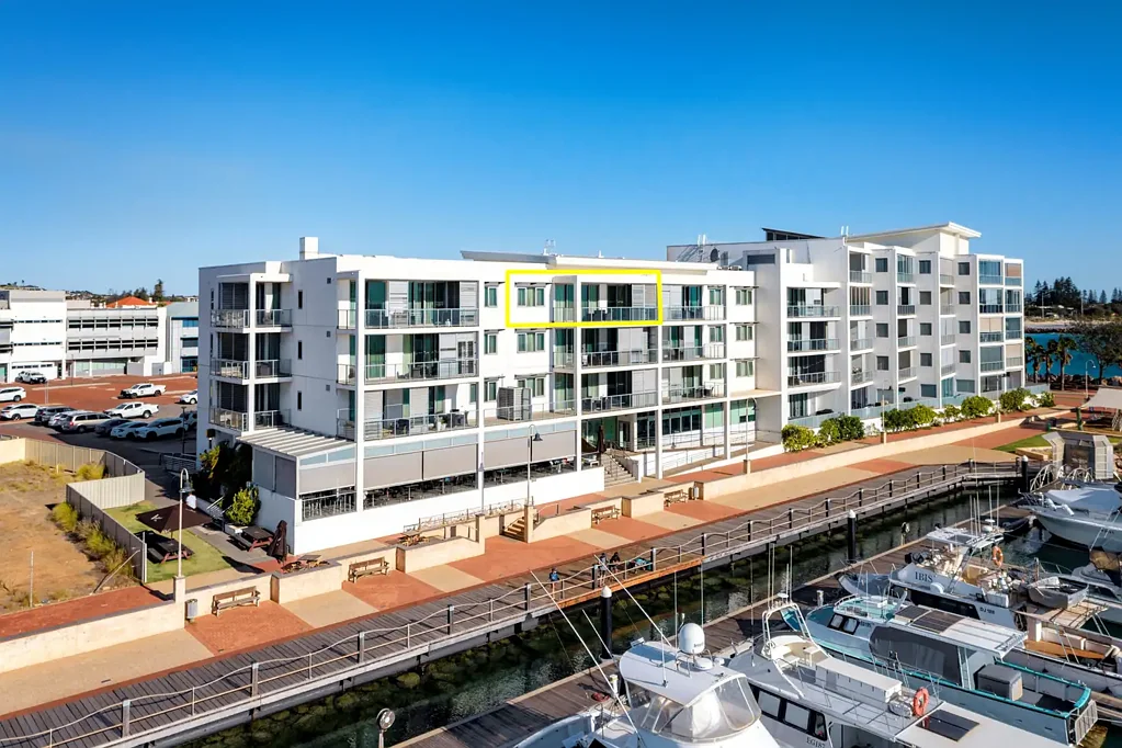 Geraldton 2房  Top Floor Bliss!