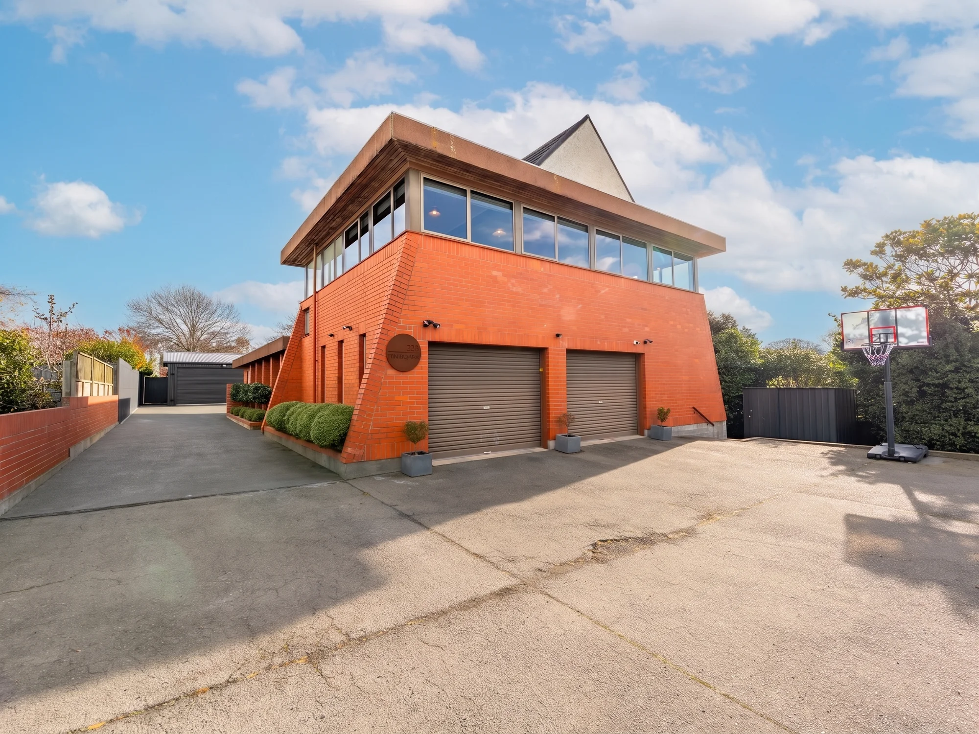 West End 4房  Family Home with Privacy + Park Views